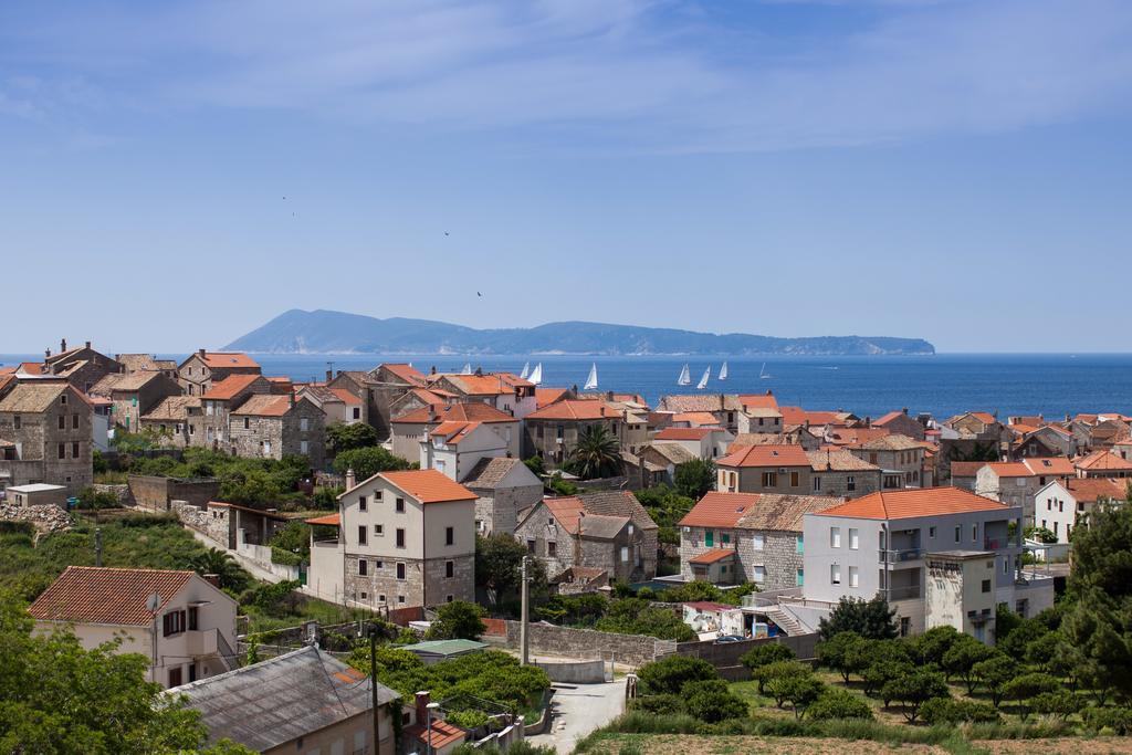 Apartments Zambarlin Komiža Eksteriør billede