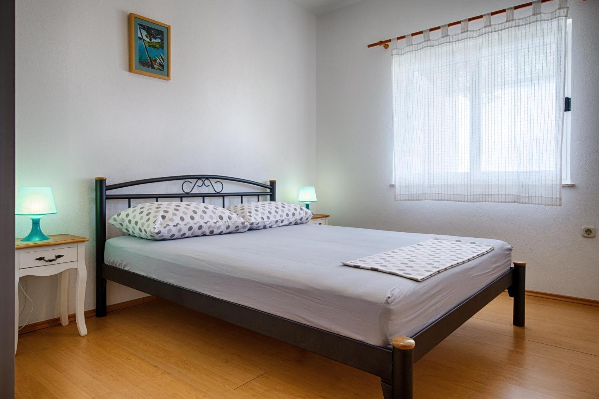 Apartments Zambarlin Komiža Eksteriør billede