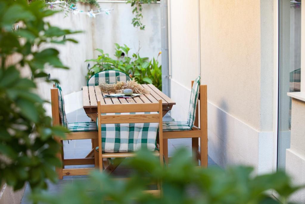Apartments Zambarlin Komiža Eksteriør billede