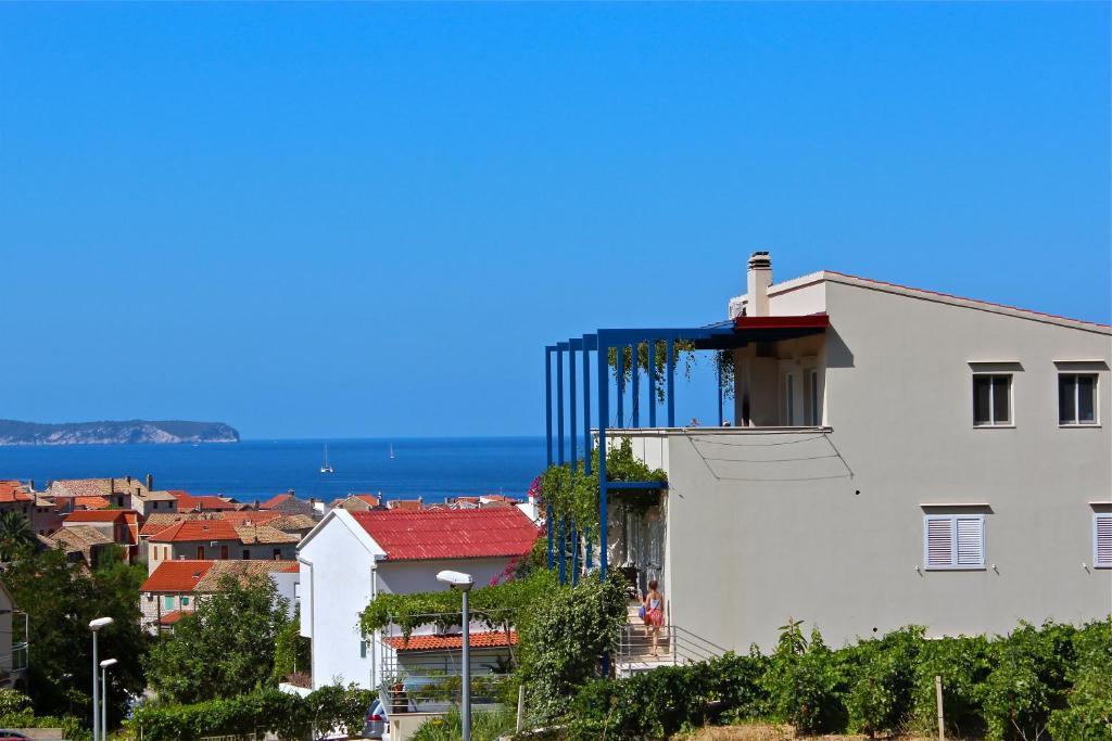 Apartments Zambarlin Komiža Eksteriør billede