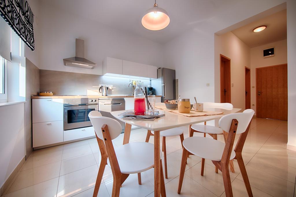 Apartments Zambarlin Komiža Eksteriør billede
