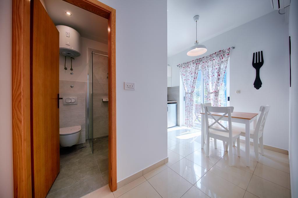 Apartments Zambarlin Komiža Eksteriør billede