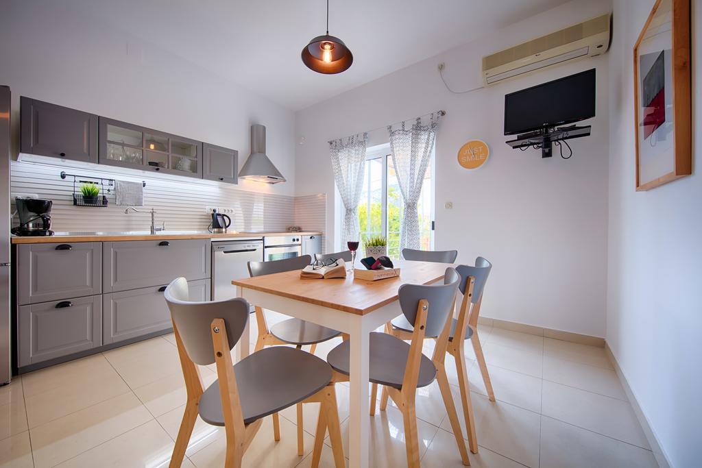 Apartments Zambarlin Komiža Eksteriør billede
