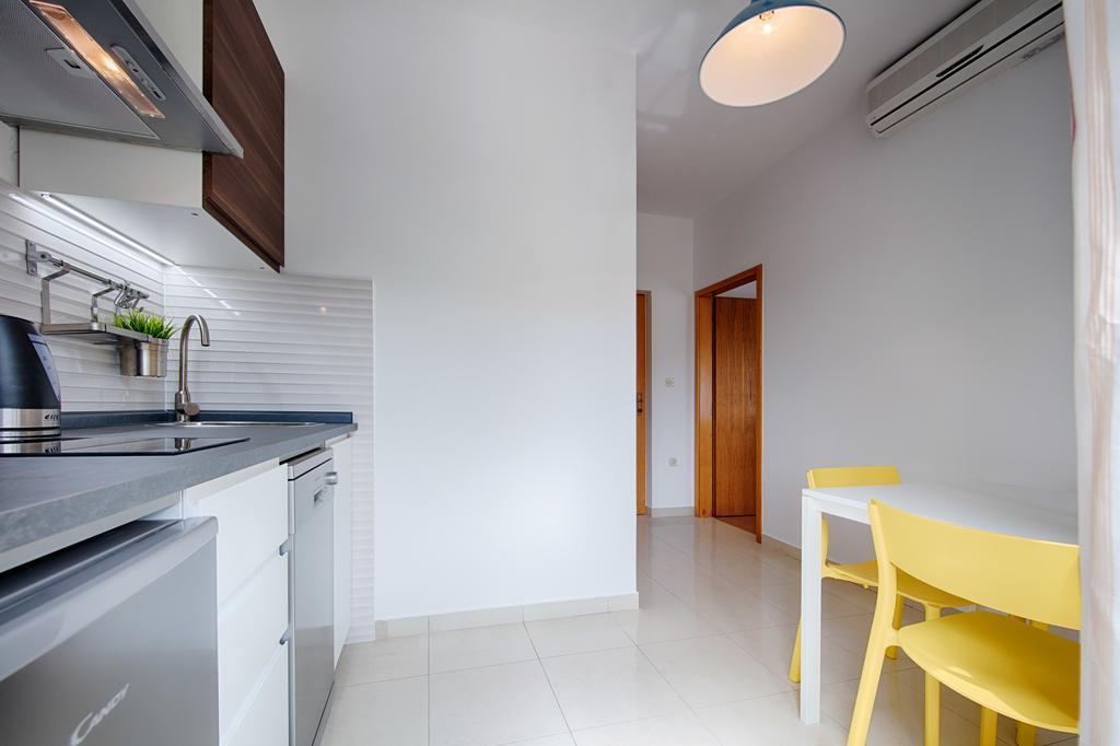 Apartments Zambarlin Komiža Eksteriør billede