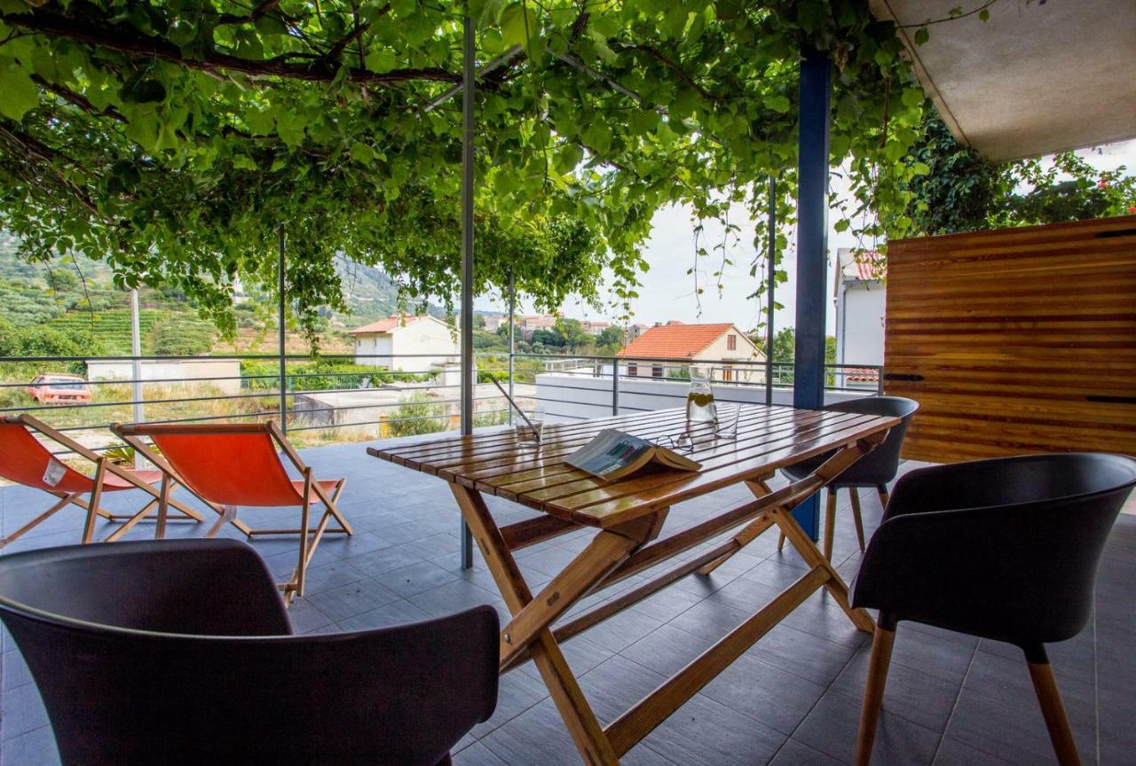 Apartments Zambarlin Komiža Eksteriør billede