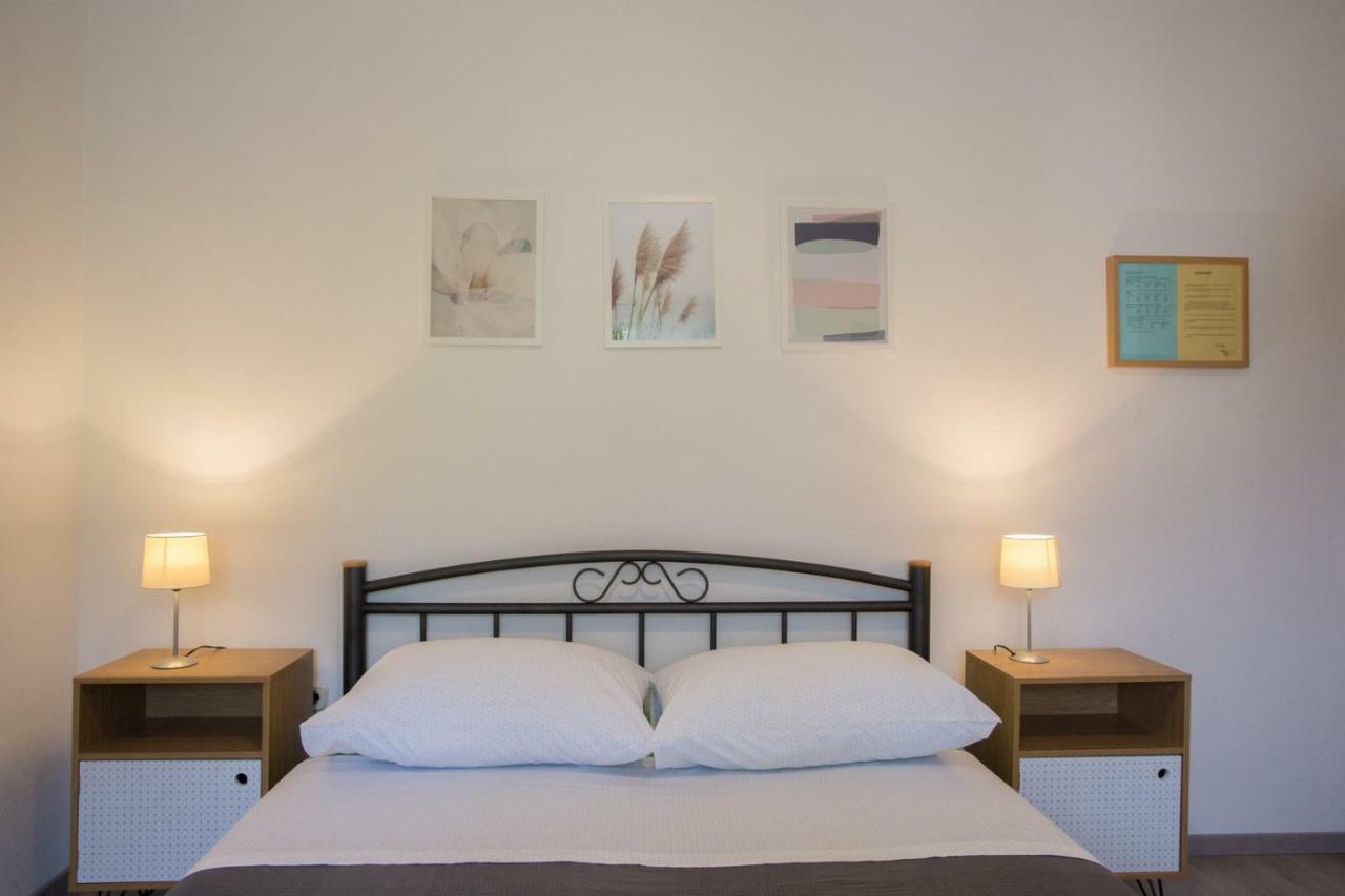 Apartments Zambarlin Komiža Eksteriør billede