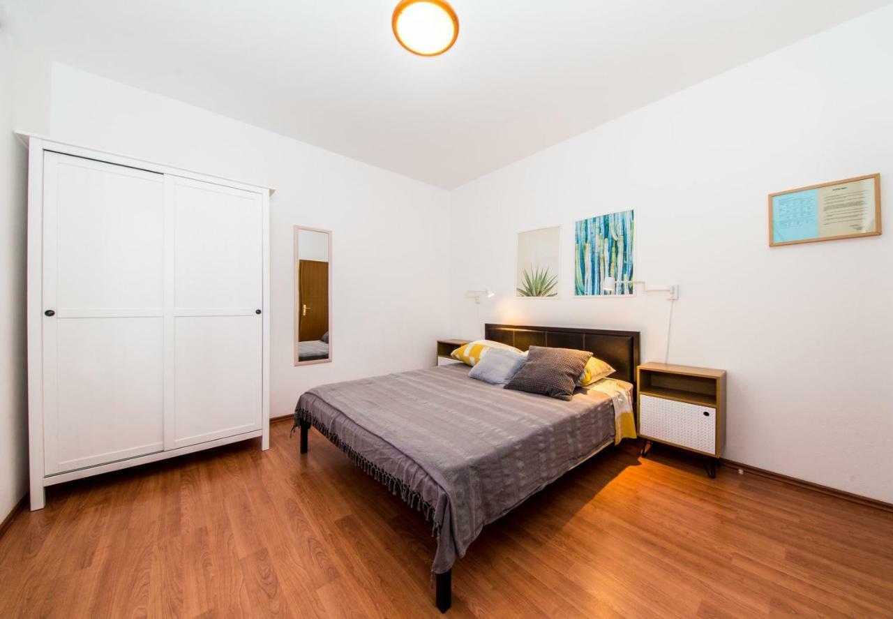 Apartments Zambarlin Komiža Eksteriør billede
