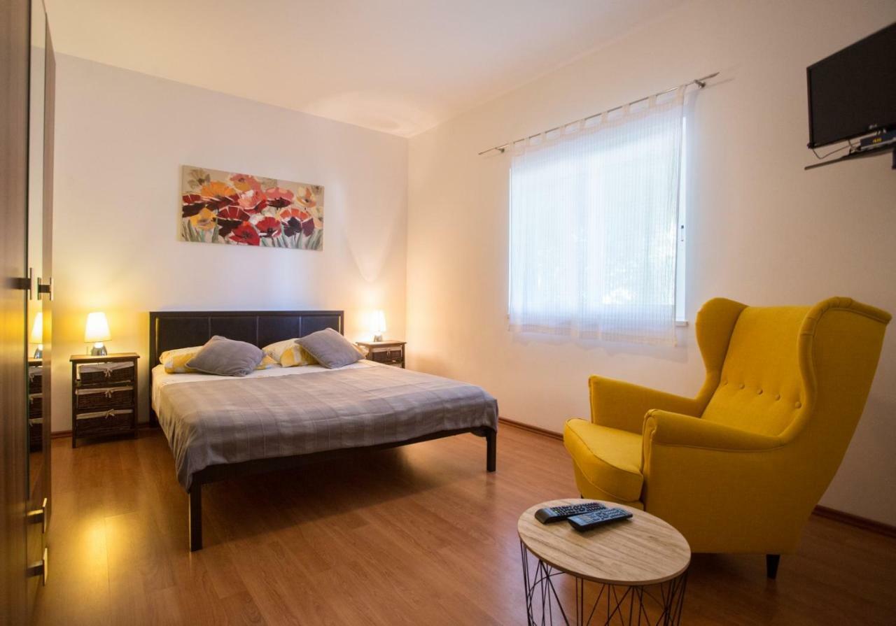 Apartments Zambarlin Komiža Eksteriør billede