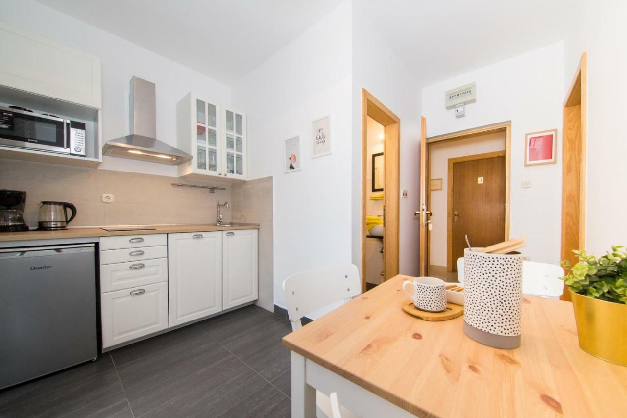 Apartments Zambarlin Komiža Eksteriør billede