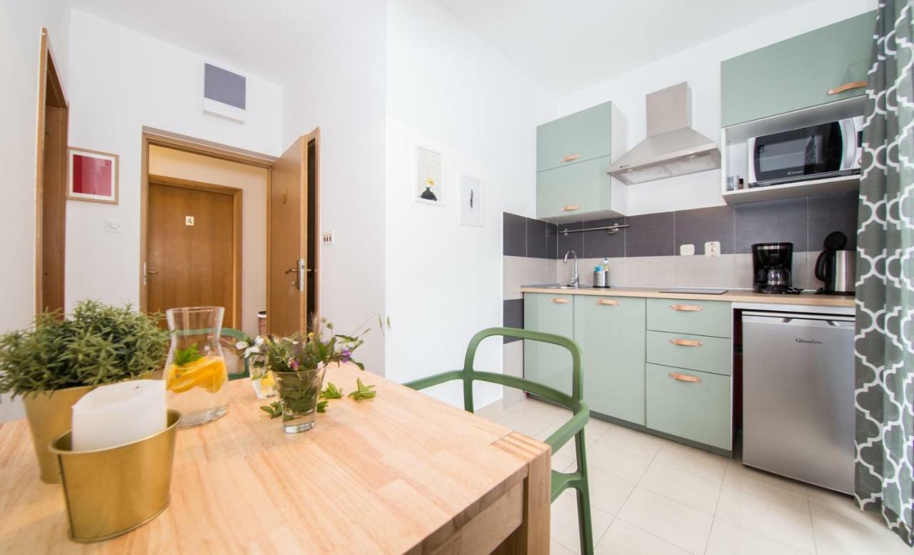 Apartments Zambarlin Komiža Eksteriør billede