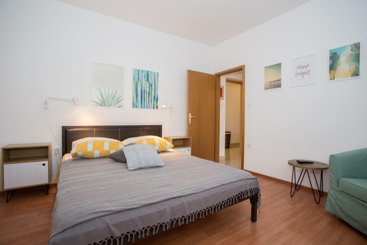 Apartments Zambarlin Komiža Eksteriør billede