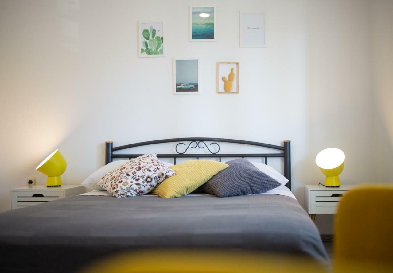 Apartments Zambarlin Komiža Eksteriør billede